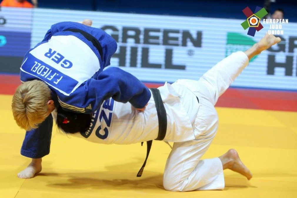 Zwei Judoka bei einem Wettkampf