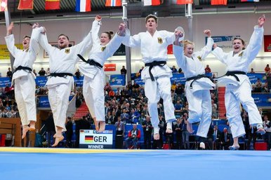 Die Judoka der Deutschen Nationalmannschaft jubeln gemeinsam